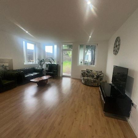 North London A Spacious 7 Bedroom House Accommodating Up To 18 People Complete With Own Gym And Table Tennis Εξωτερικό φωτογραφία