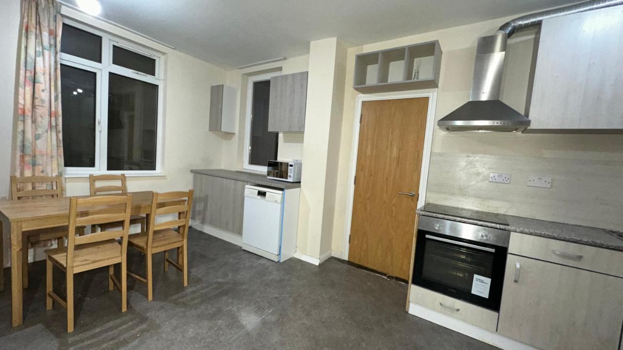 North London A Spacious 7 Bedroom House Accommodating Up To 18 People Complete With Own Gym And Table Tennis Εξωτερικό φωτογραφία