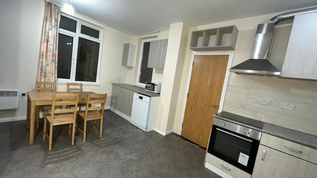 North London A Spacious 7 Bedroom House Accommodating Up To 18 People Complete With Own Gym And Table Tennis Εξωτερικό φωτογραφία