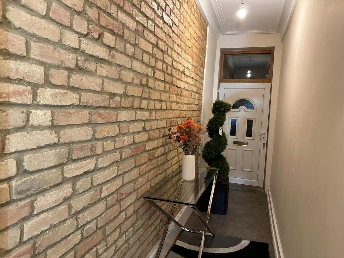 North London A Spacious 7 Bedroom House Accommodating Up To 18 People Complete With Own Gym And Table Tennis Εξωτερικό φωτογραφία