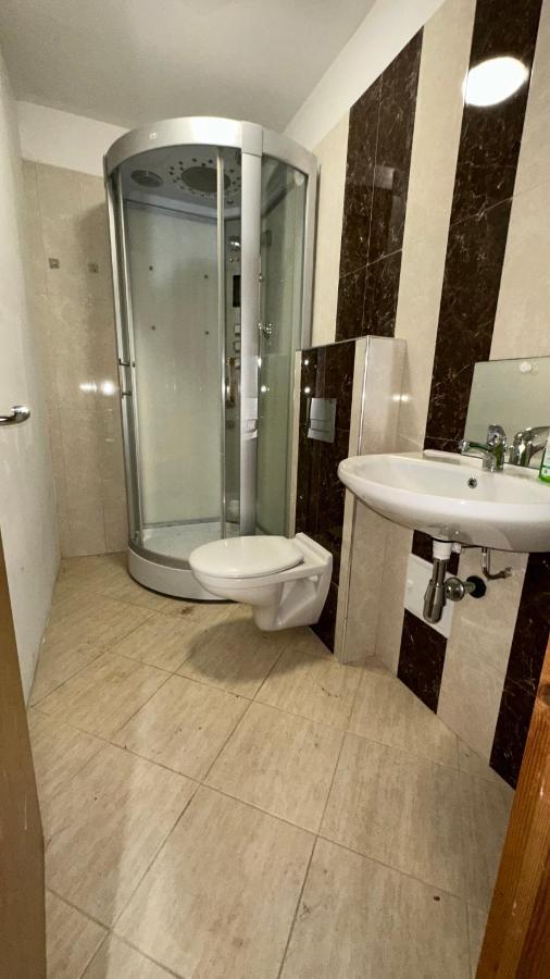 North London A Spacious 7 Bedroom House Accommodating Up To 18 People Complete With Own Gym And Table Tennis Εξωτερικό φωτογραφία