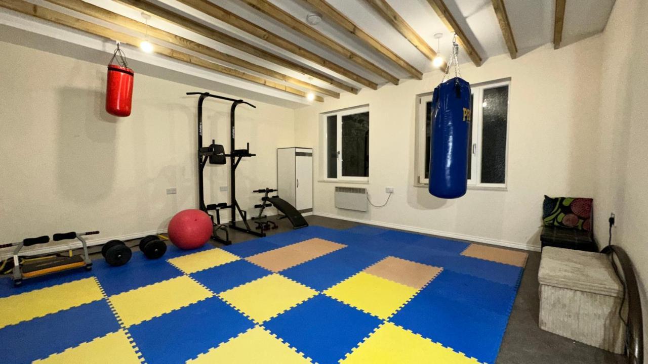 North London A Spacious 7 Bedroom House Accommodating Up To 18 People Complete With Own Gym And Table Tennis Εξωτερικό φωτογραφία
