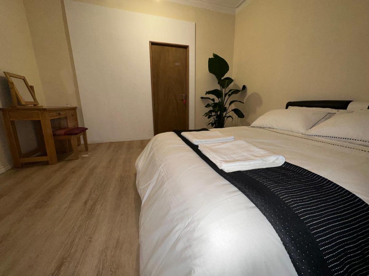 North London A Spacious 7 Bedroom House Accommodating Up To 18 People Complete With Own Gym And Table Tennis Εξωτερικό φωτογραφία