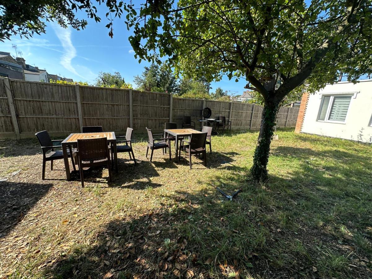 North London A Spacious 7 Bedroom House Accommodating Up To 18 People Complete With Own Gym And Table Tennis Εξωτερικό φωτογραφία