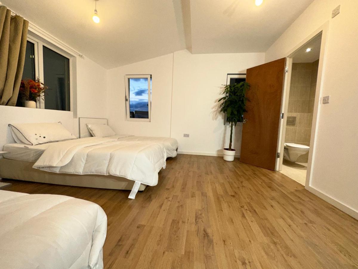North London A Spacious 7 Bedroom House Accommodating Up To 18 People Complete With Own Gym And Table Tennis Εξωτερικό φωτογραφία