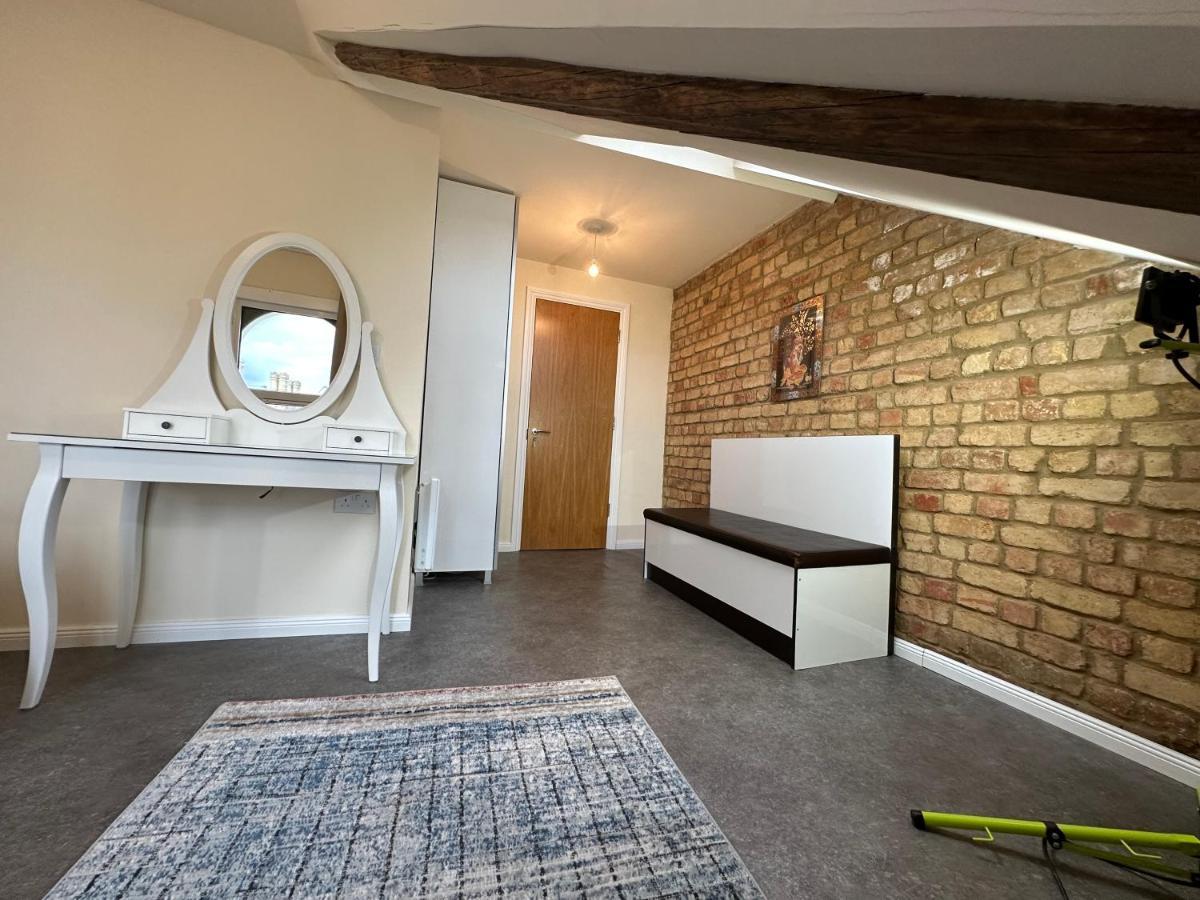 North London A Spacious 7 Bedroom House Accommodating Up To 18 People Complete With Own Gym And Table Tennis Εξωτερικό φωτογραφία