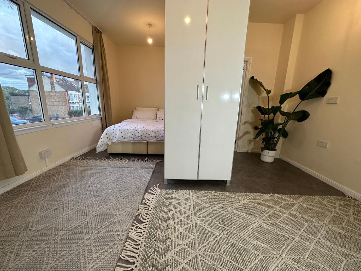 North London A Spacious 7 Bedroom House Accommodating Up To 18 People Complete With Own Gym And Table Tennis Εξωτερικό φωτογραφία