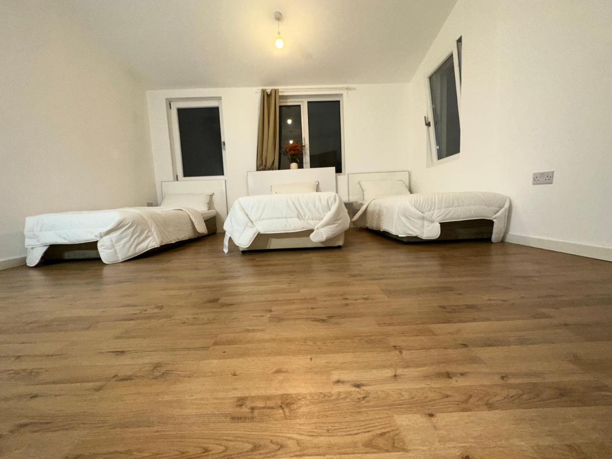 North London A Spacious 7 Bedroom House Accommodating Up To 18 People Complete With Own Gym And Table Tennis Εξωτερικό φωτογραφία