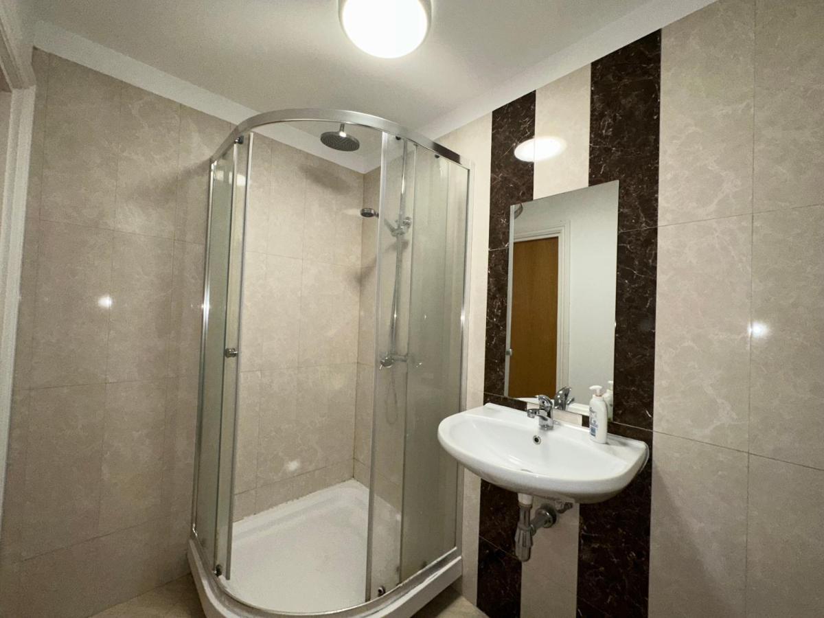 North London A Spacious 7 Bedroom House Accommodating Up To 18 People Complete With Own Gym And Table Tennis Εξωτερικό φωτογραφία
