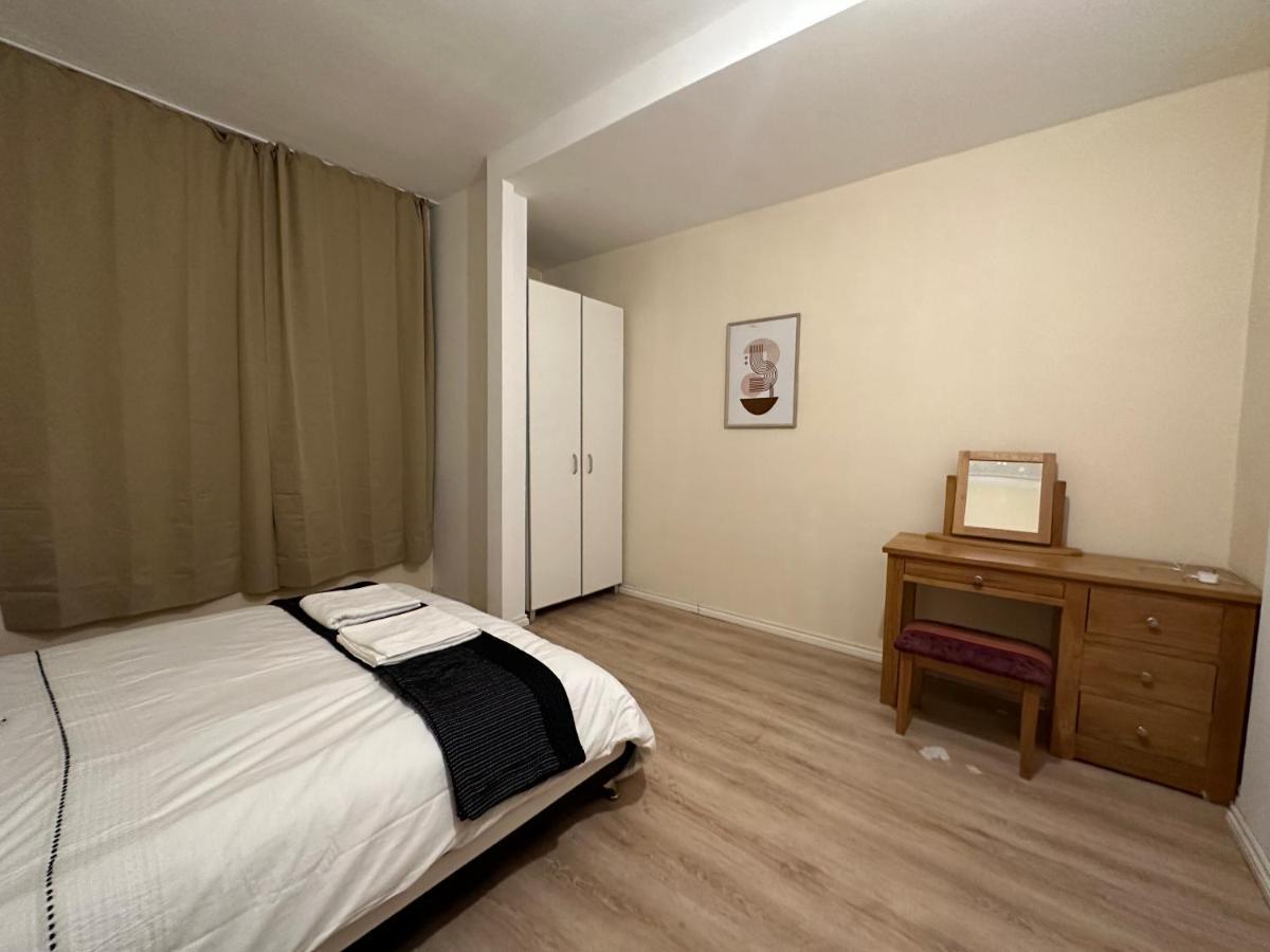 North London A Spacious 7 Bedroom House Accommodating Up To 18 People Complete With Own Gym And Table Tennis Εξωτερικό φωτογραφία