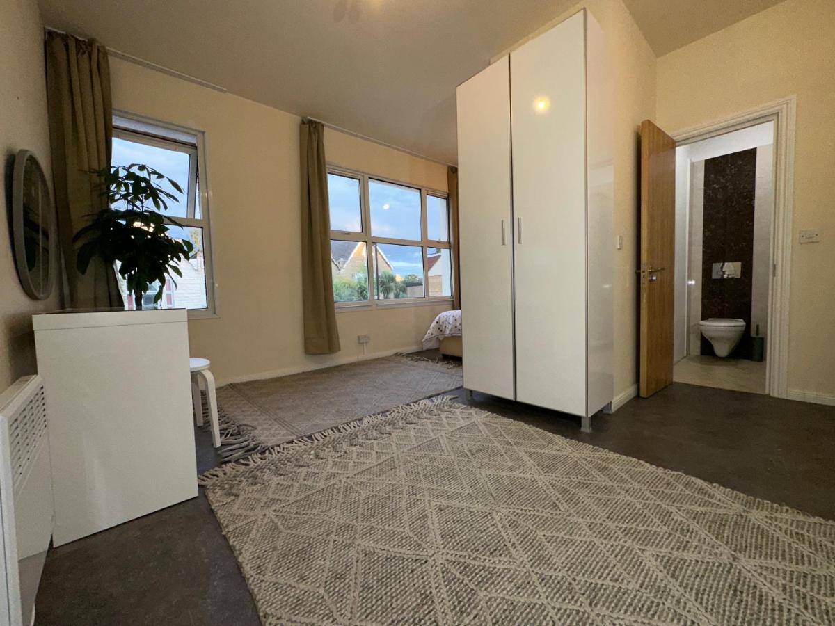 North London A Spacious 7 Bedroom House Accommodating Up To 18 People Complete With Own Gym And Table Tennis Εξωτερικό φωτογραφία