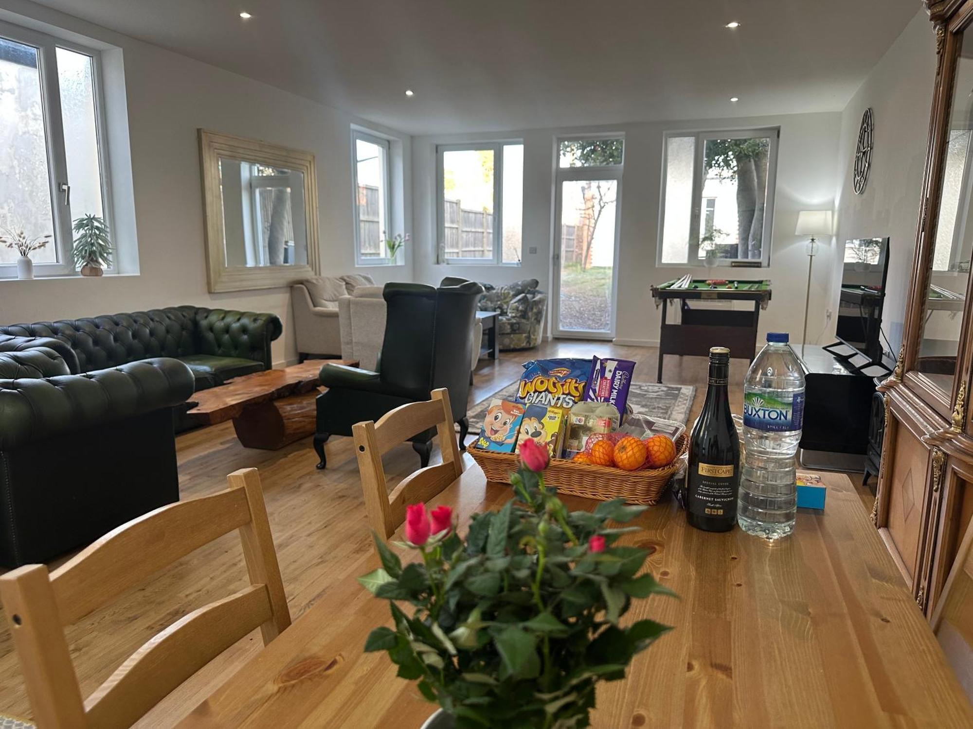 North London A Spacious 7 Bedroom House Accommodating Up To 18 People Complete With Own Gym And Table Tennis Εξωτερικό φωτογραφία